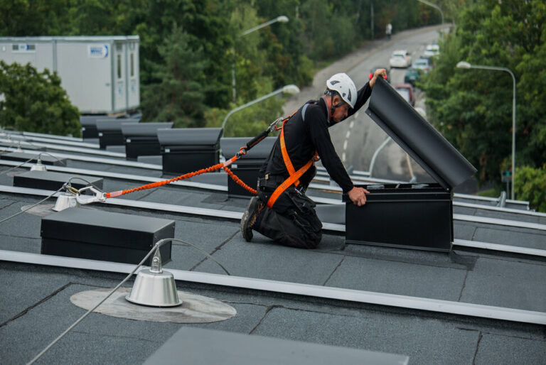 How OSHA Fall Protection Requirements Shape Guardrail Systems and Lifeline Systems